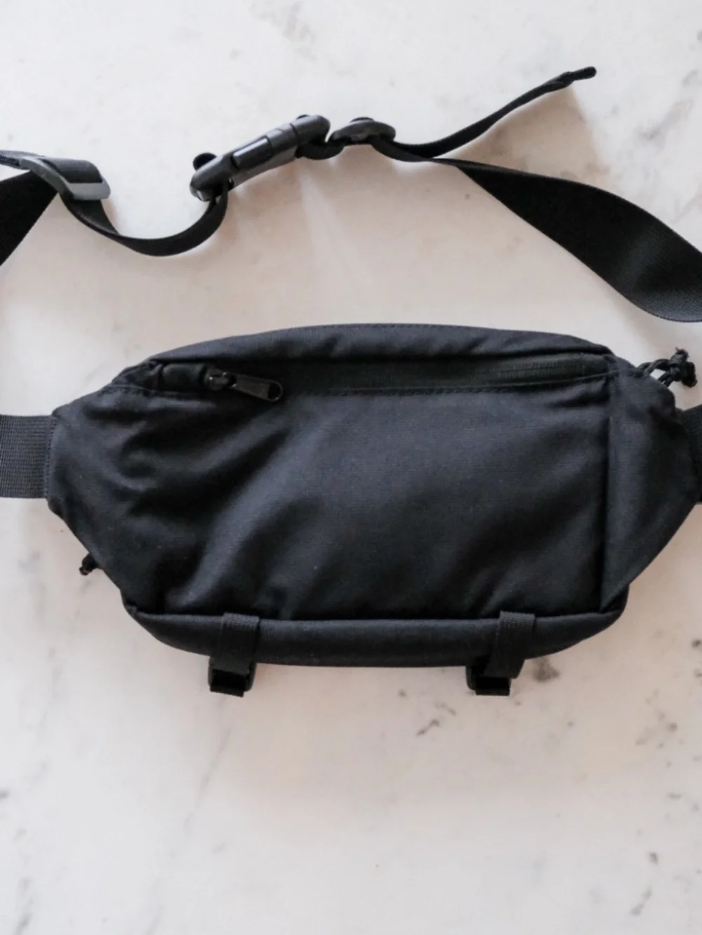Moment Fanny sling 2L Black